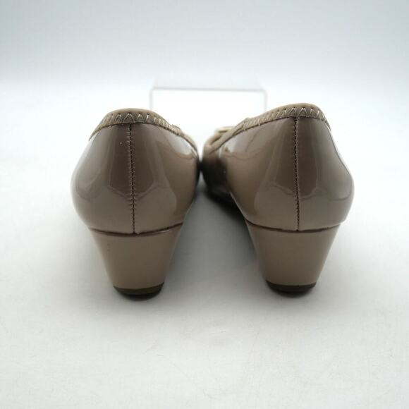 NEW Bandolino Women's 6 Tad Patent Wedge Heels Shoes Pumps - Picture 7 of 8